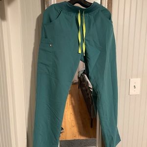 Medium tall kade fig scrubs